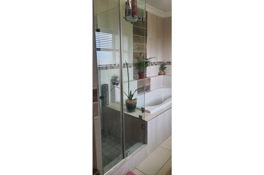 4 Bedroom Property for Sale in Monte Christo Western Cape